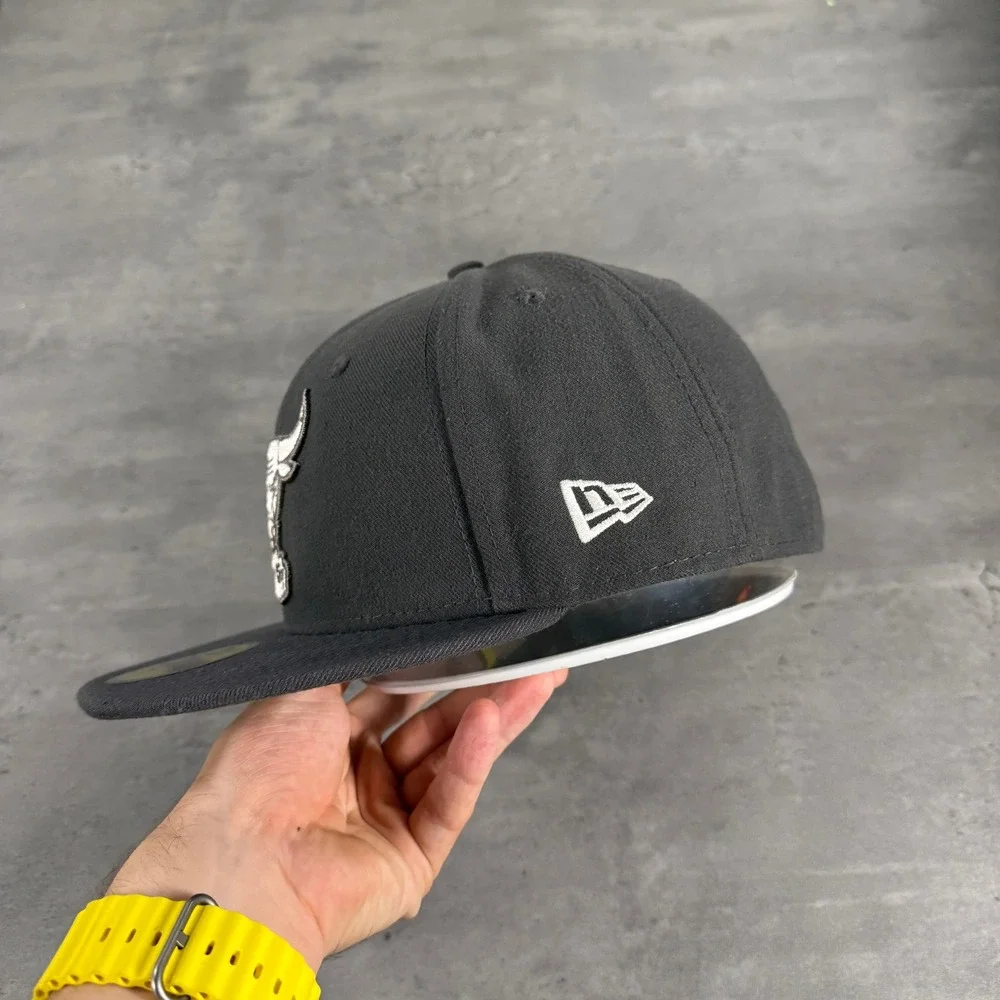 New Era Chicago Bulls Hat 7 3/4 Grey Silver 59FIFTY Fitted‎ Windy City NBA Cap